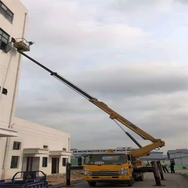 蔡甸哪里有小型吊车出租的